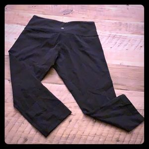 Lululemon Short Crop Size 6